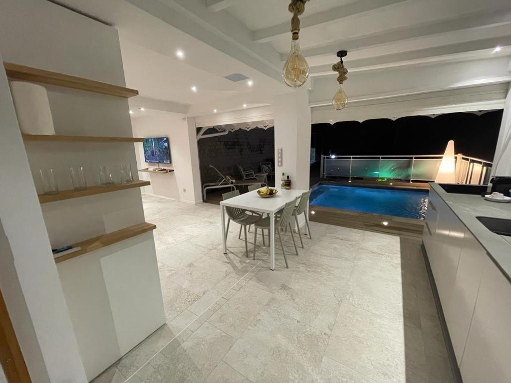 Les Appart Villa Sunbay Caraibes Avec Piscine Privative Vue Mer Et Montagne Le François エクステリア 写真